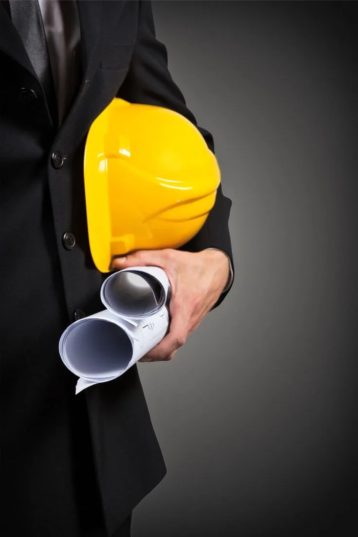 Karyawan tambang batu kapur berinteraksi dalam program pemberdayaan masyarakat dan CSR di wilayah operasional